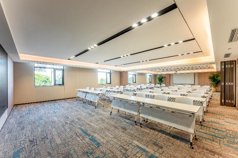 Holiday Inn Express Luoyang Longmen image