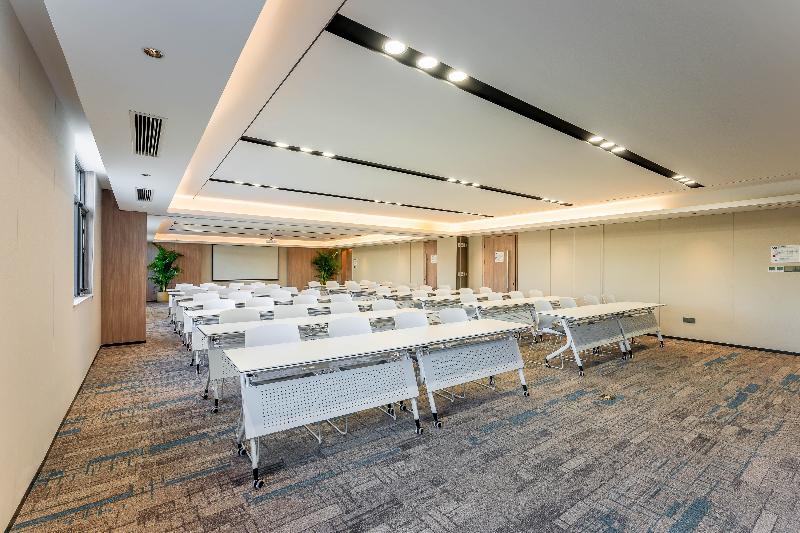 Holiday Inn Express Luoyang Longmen image