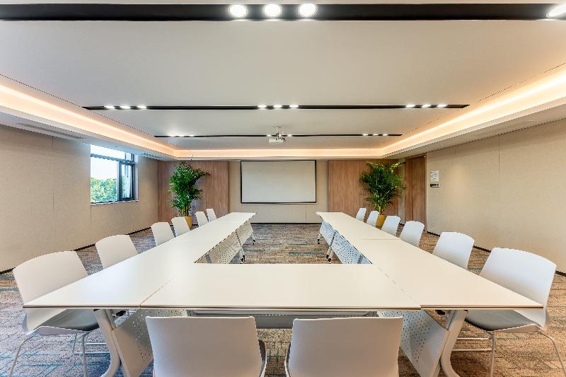 Holiday Inn Express Luoyang Longmen image