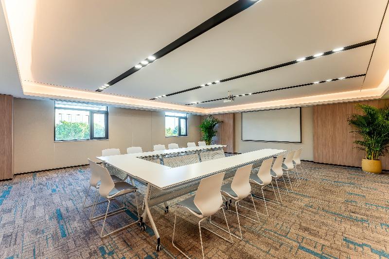 Holiday Inn Express Luoyang Longmen image
