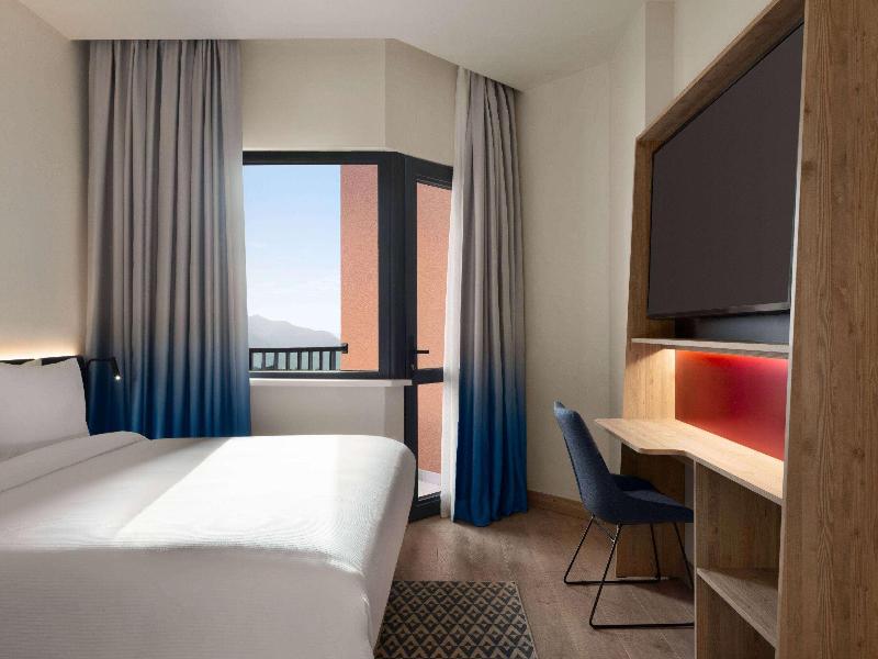 Tryp By Wyndham Zomin image