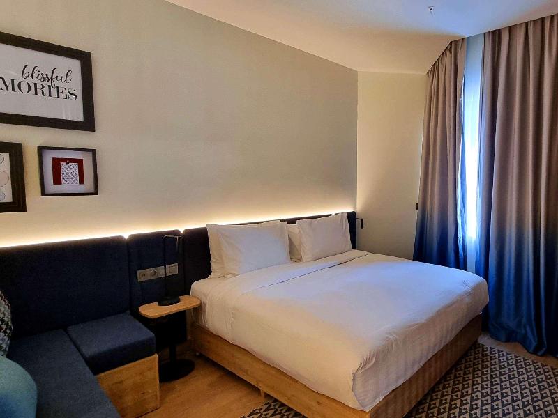 Tryp By Wyndham Zomin image