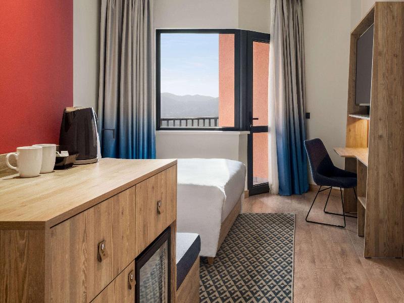Tryp By Wyndham Zomin image