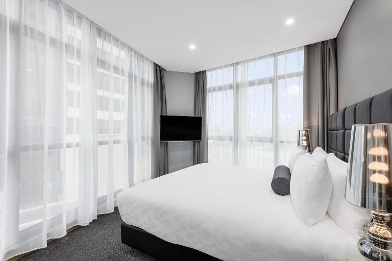Meriton Suites Church Street, Parramatta image