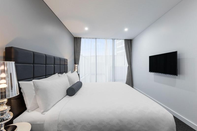 Meriton Suites Church Street, Parramatta image