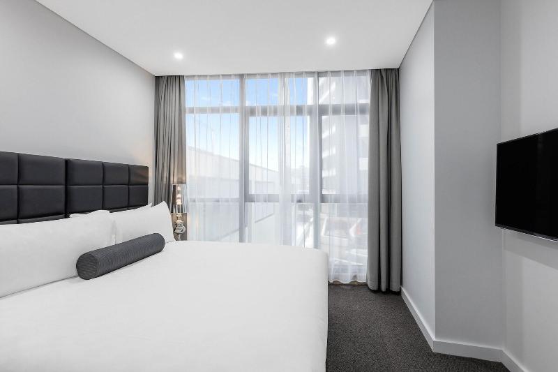 Meriton Suites Church Street, Parramatta image
