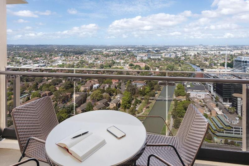 Meriton Suites Church Street, Parramatta image