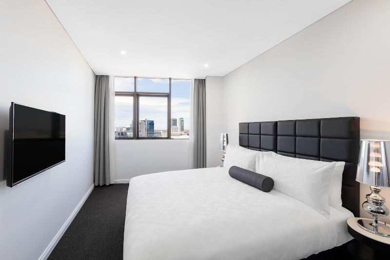 Meriton Suites Church Street, Parramatta image
