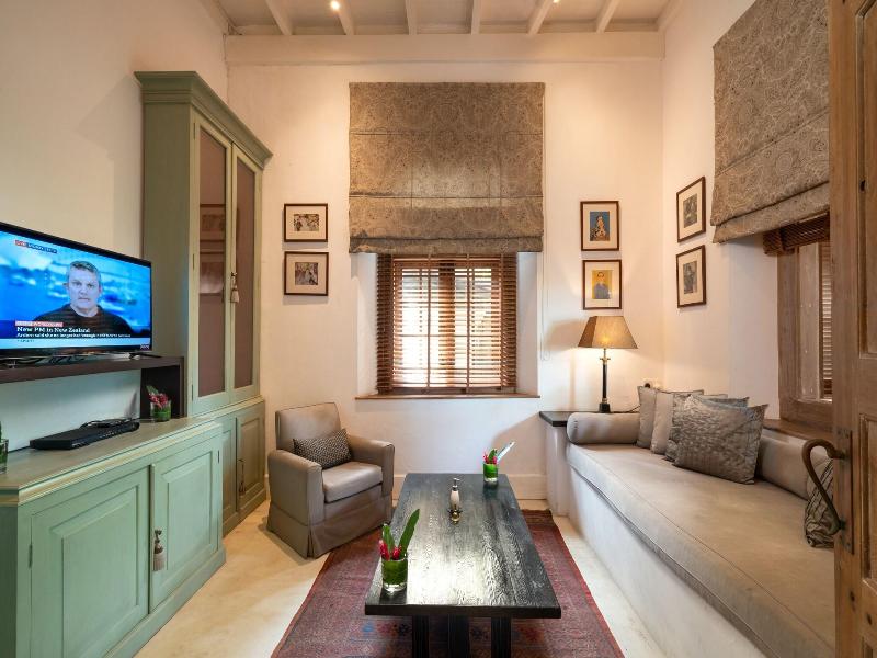Taru Villas Rampart Street image