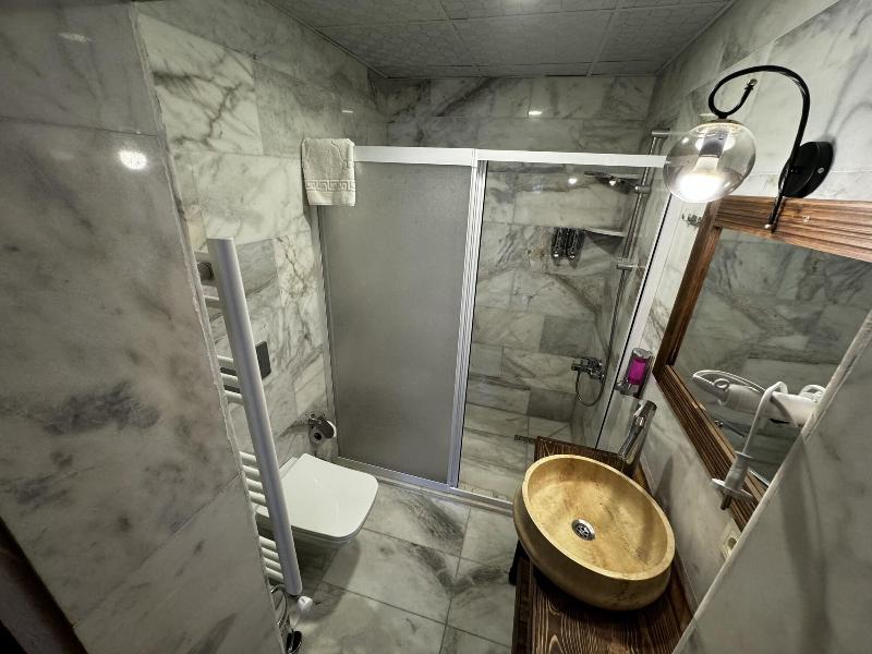 Rustic Caves Hotel image