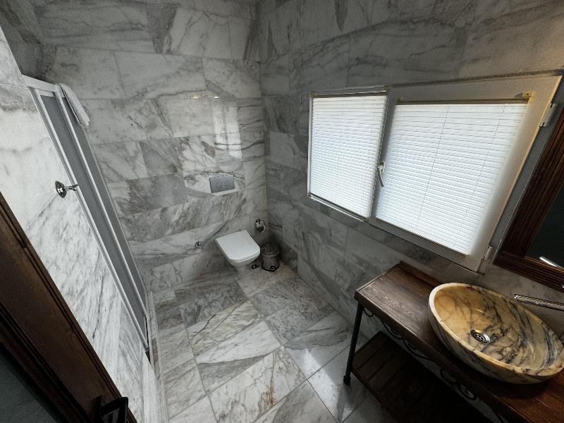 Rustic Caves Hotel image