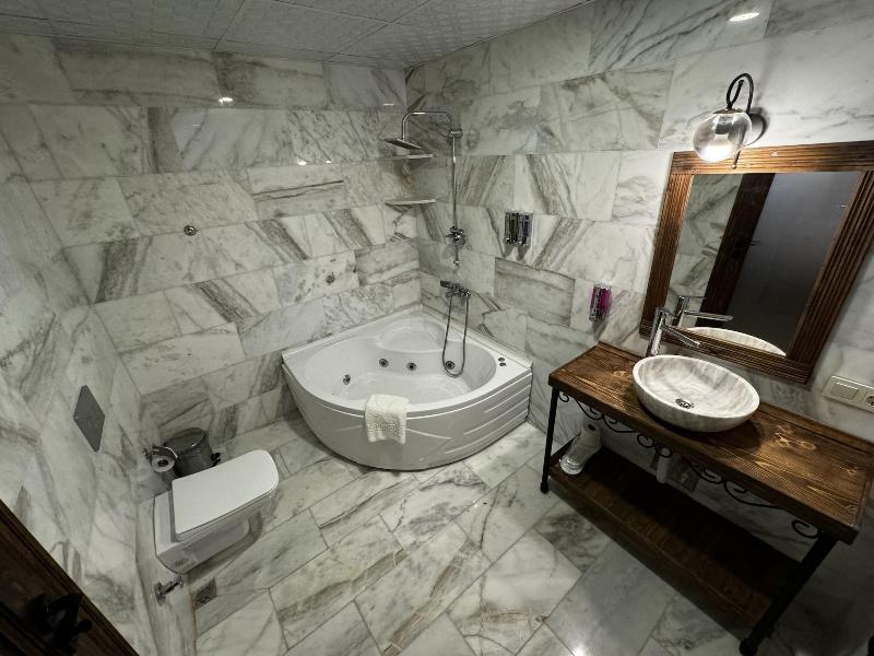 Rustic Caves Hotel image
