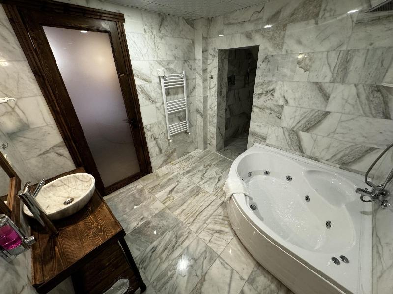 Rustic Caves Hotel image