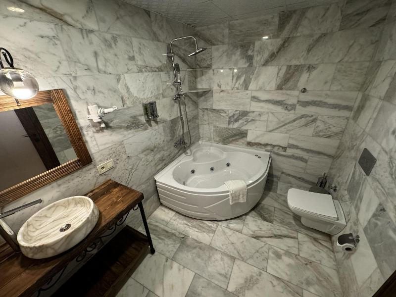 Rustic Caves Hotel image