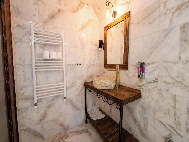 Rustic Caves Hotel image