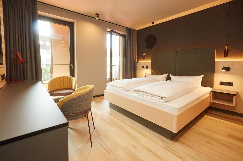 Hotel Zum Goldenen Hirsch image