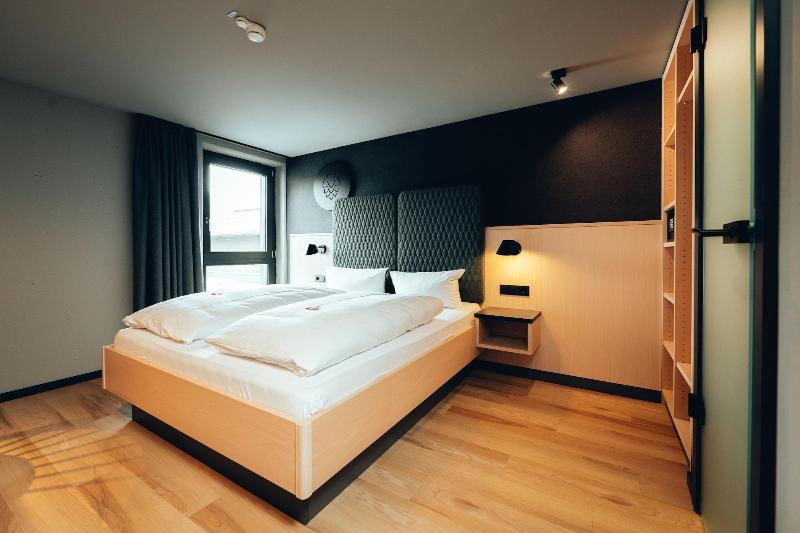 Hotel Zum Goldenen Hirsch image