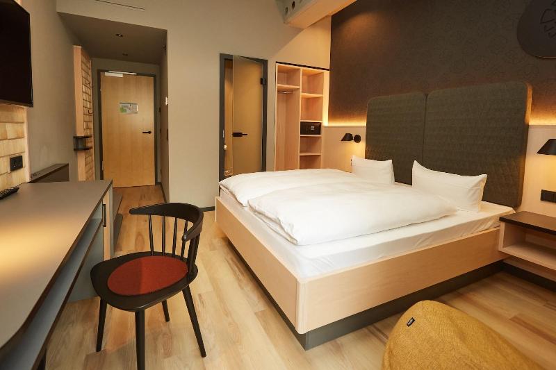 Hotel Zum Goldenen Hirsch image