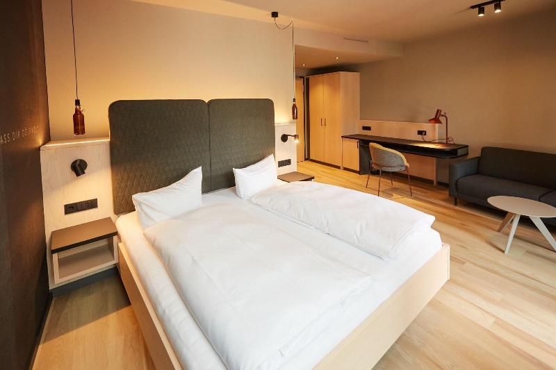 Hotel Zum Goldenen Hirsch image