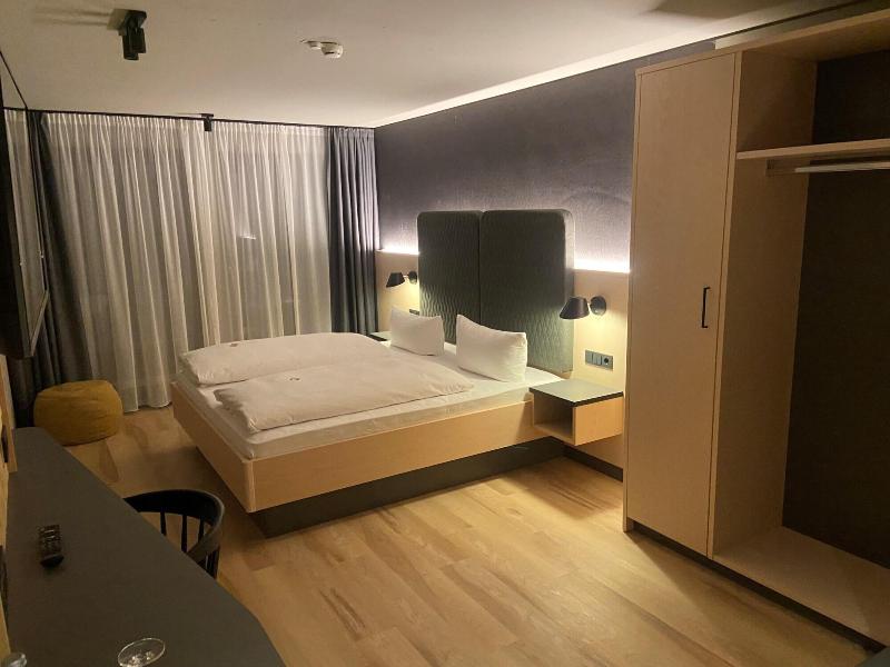 Hotel Zum Goldenen Hirsch image