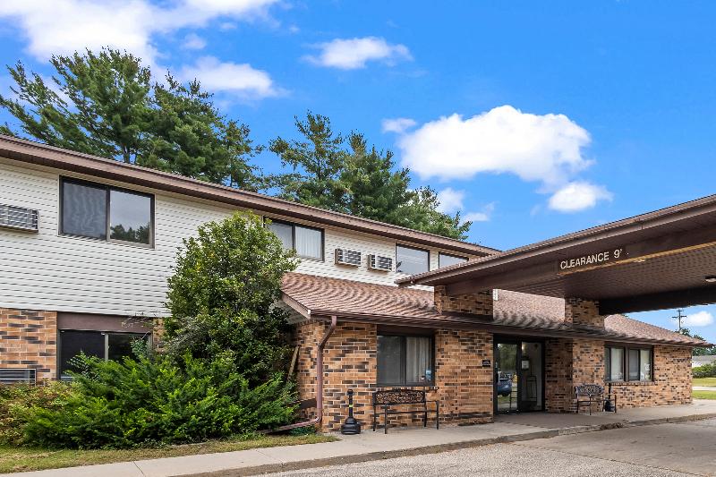 Wautoma Inn by OYO Near Airport WI 73 image