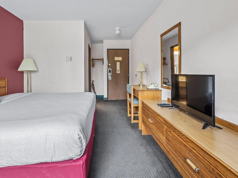 Wautoma Inn by OYO Near Airport WI 73 image