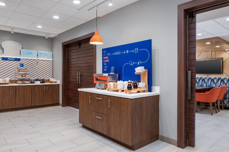 Holiday Inn Express Stevensville Benton Harbor image