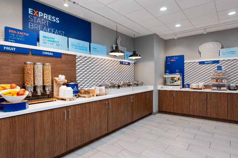 Holiday Inn Express Stevensville Benton Harbor image