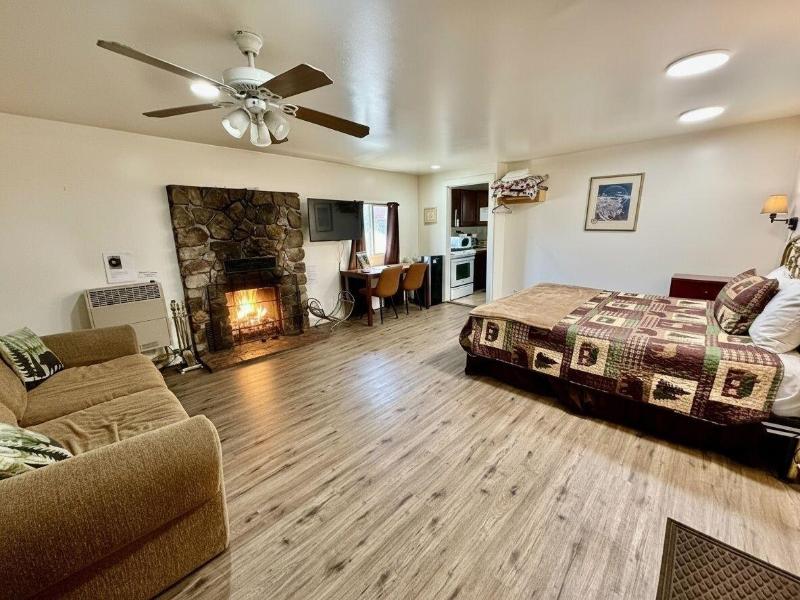 Fox N Bear Cottages image