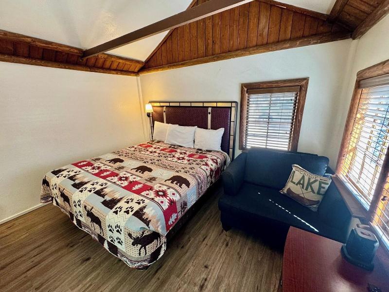 Fox N Bear Cottages image