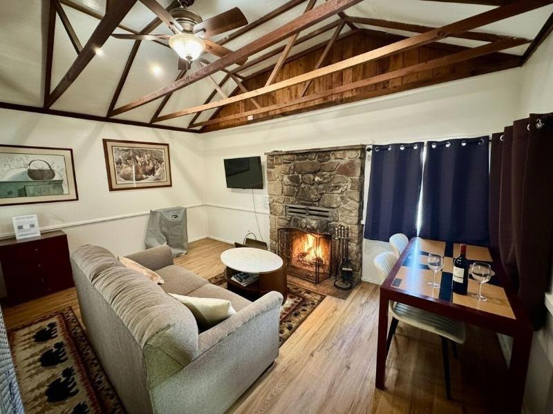 Fox N Bear Cottages image