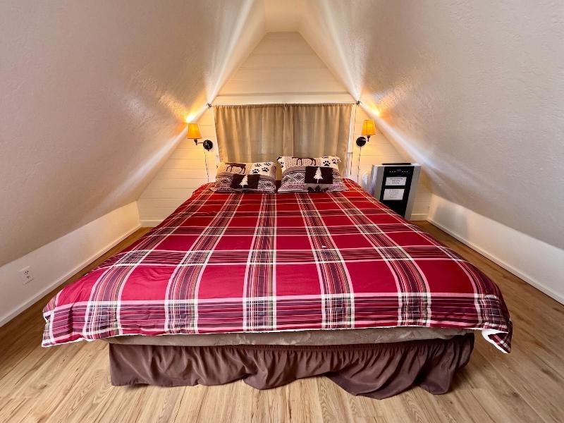 Fox N Bear Cottages image