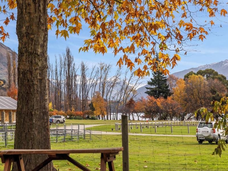 Hampshire Holiday Parks Wanaka image