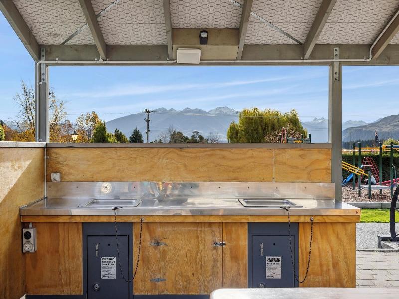 Hampshire Holiday Parks Wanaka image