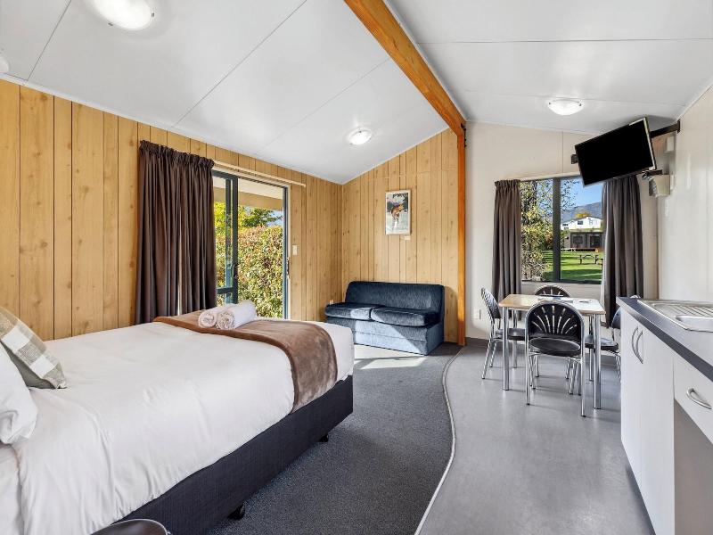 Hampshire Holiday Parks Wanaka image