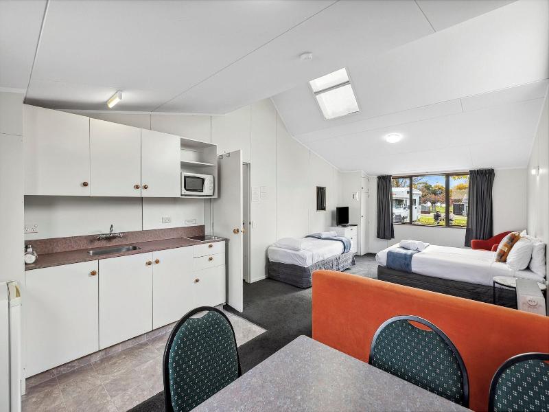 Hampshire Holiday Parks Wanaka image