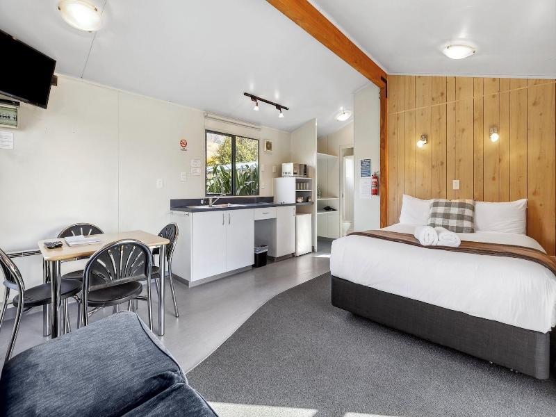 Hampshire Holiday Parks Wanaka image