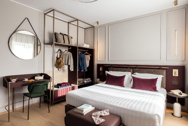 Adoro Hotel