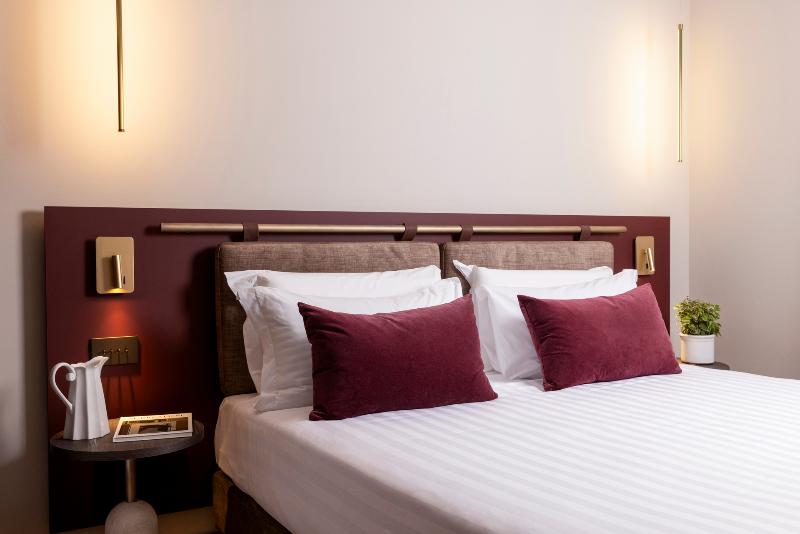 Adoro Hotel image