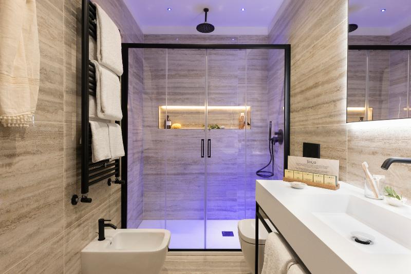Adoro Hotel image