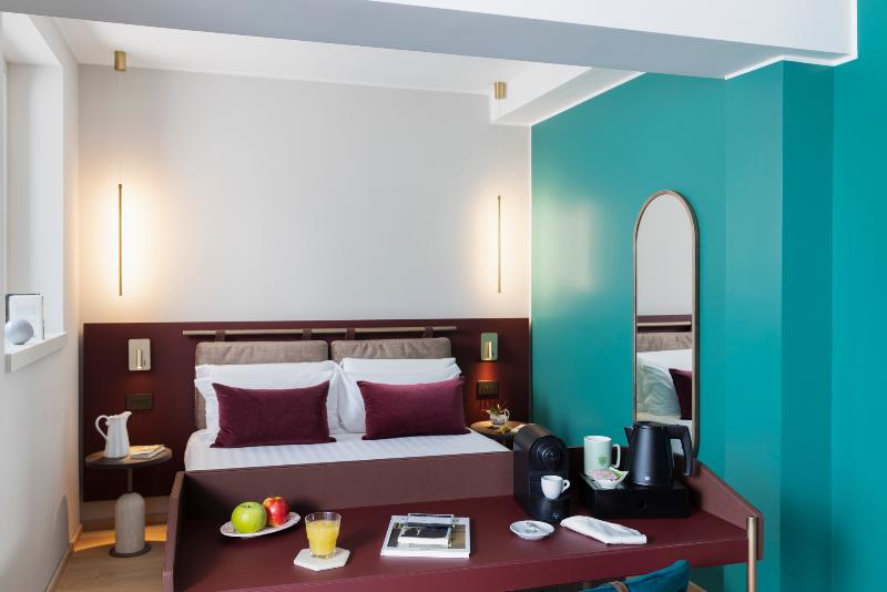 Adoro Hotel image