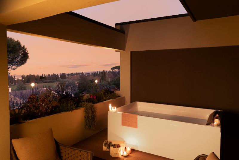 Adoro Hotel image