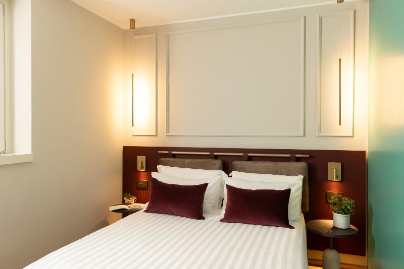Adoro Hotel image