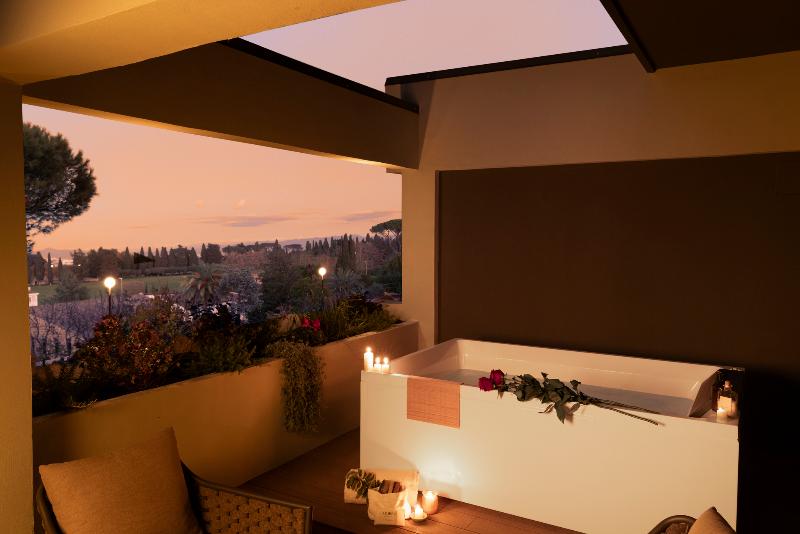 Adoro Hotel image