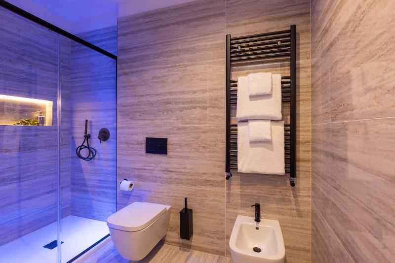Adoro Hotel image