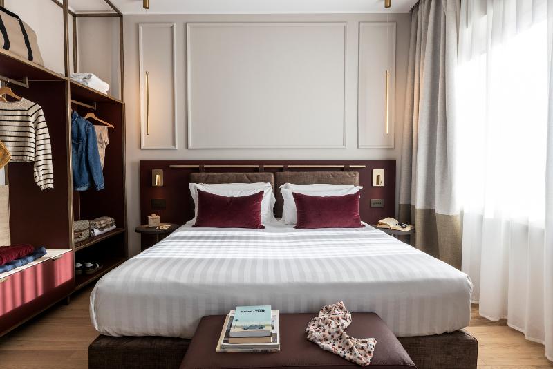 Adoro Hotel image