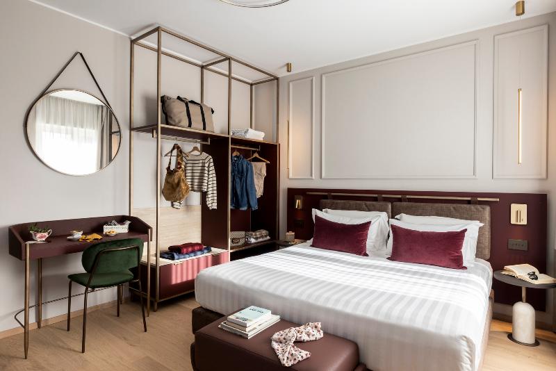 Adoro Hotel image