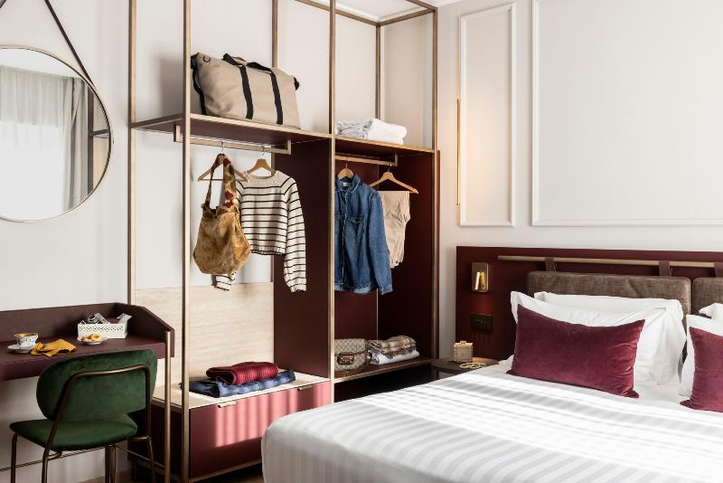Adoro Hotel image