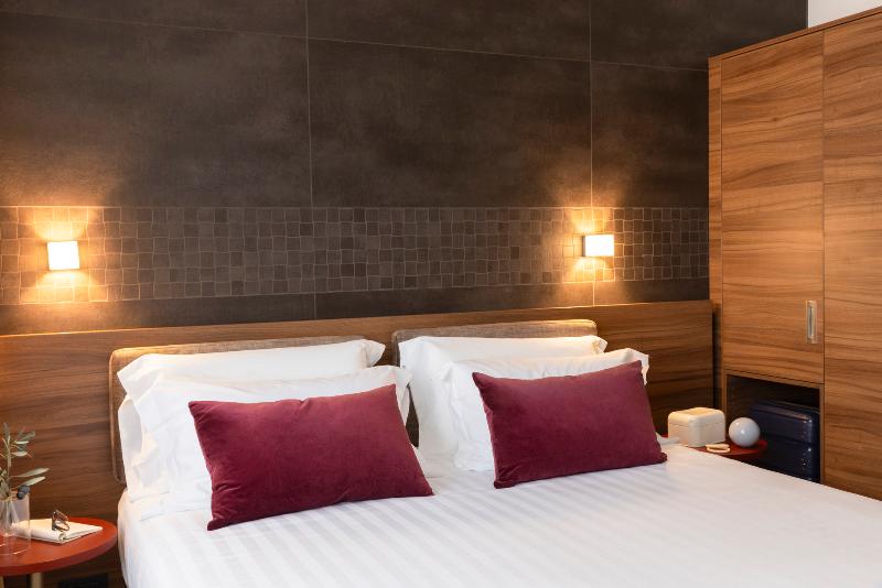 Adoro Hotel image