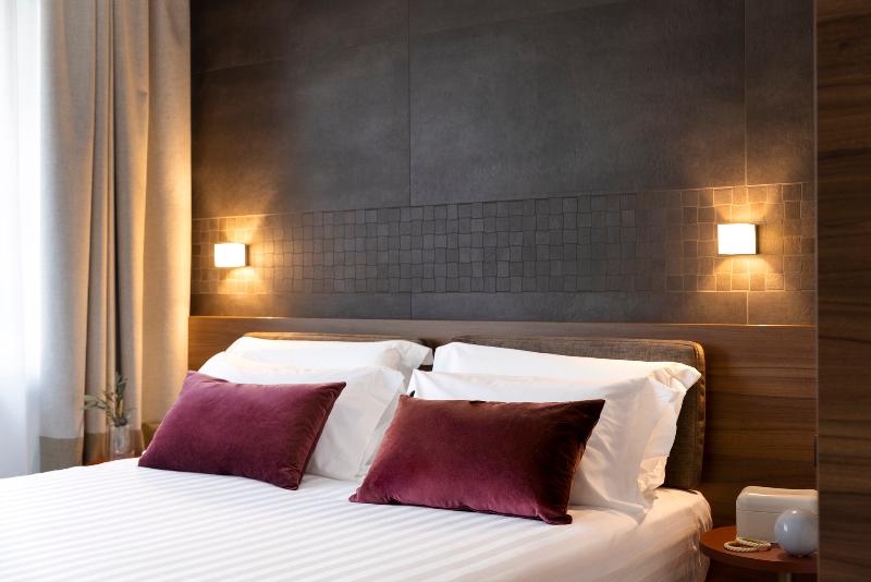 Adoro Hotel image